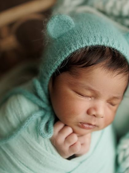 How adorable are these little bear ears? This mint green bonnet and wrap set is one of my favorites from my prop collection for creating a cute and cuddly look.