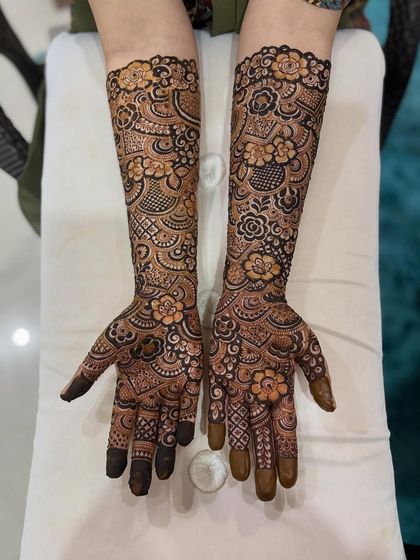 The full view of this gorgeous engagement design. It provides the look of bridal mehendi with a slightly lighter feel.