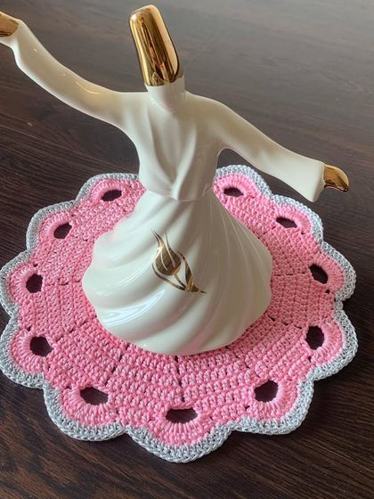 The same lacy doily design, but in a lovely pink and grey color combination. It's a modern twist on a classic pattern.