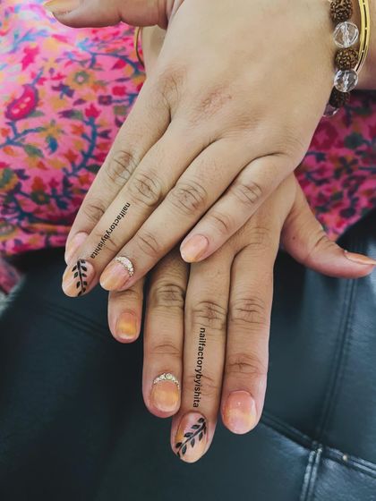 A close-up of this cat-eye power polish with delicate hand-painted leaf art.