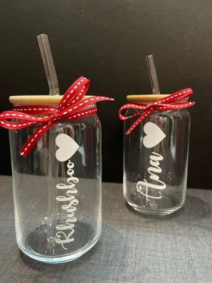 Another angle of our personalised can glass tumblers. The bamboo lid and glass straw make them a sustainable and stylish choice.