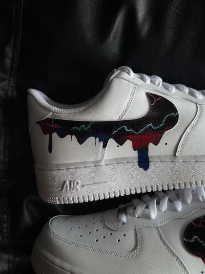 Another close-up of the detailed galaxy drip design.