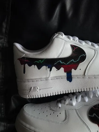 Another close-up of the detailed galaxy drip design.