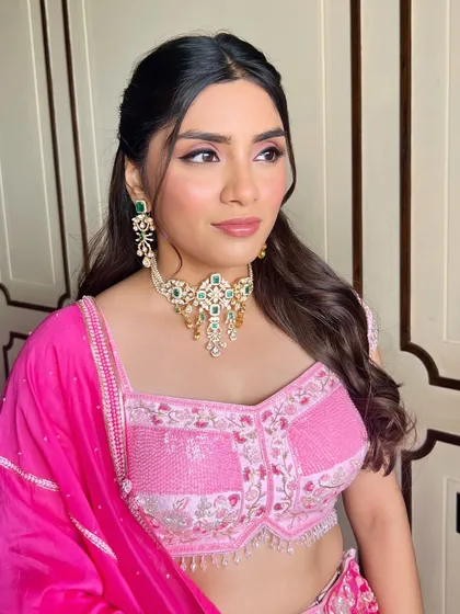 Another angle of this pretty-in-pink engagement style. The makeup is kept soft and glowing to let her natural beauty and the stunning jewellery shine.
