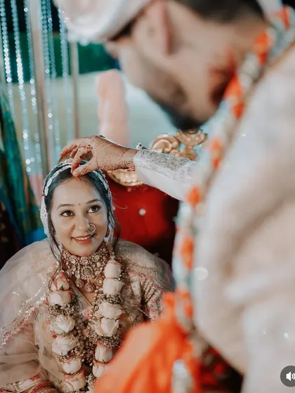 Another happy bride during her wedding ceremony. She is wearing a rental choker and matha patti set that enhances her traditional bridal look.