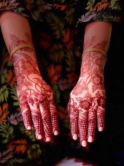 Hajira Mehendi Artist - Mehndi Artist Services The Signature Stain: Rich, Dark, and Organic photo 6