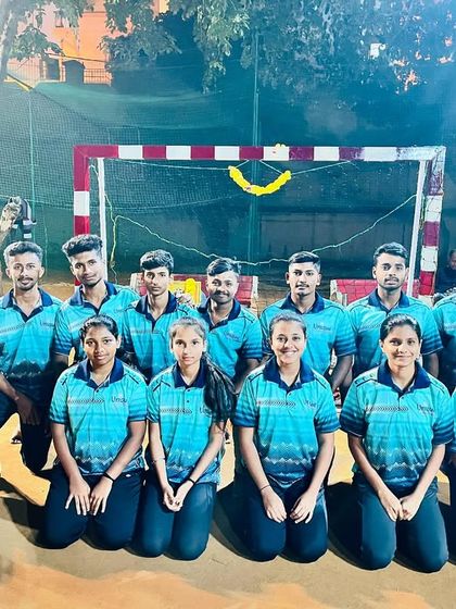 Our new mixed handball team, boys and girls together, ready to take on a new sport with the same dedication.