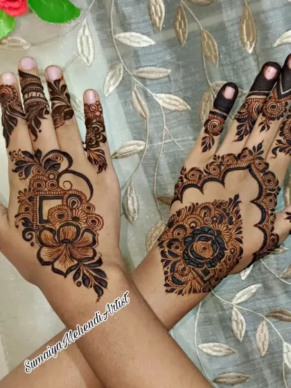 The same design on both hands, creating a symmetrical and striking look.