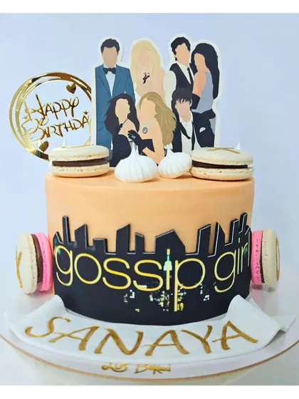 XOXO, a cake fit for the Upper East Side. This Gossip Girl themed cake features the New York skyline and a topper with the show's characters, perfect for a fan's birthday.