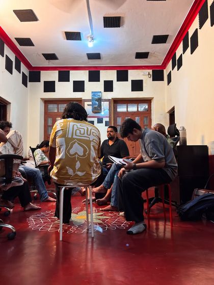 Week 2 of our Big Step Spotlight workshop in session. Here, participants are gathered at our Jayanagar studio, diving into the fundamentals of script analysis and the process of building a narrative.
