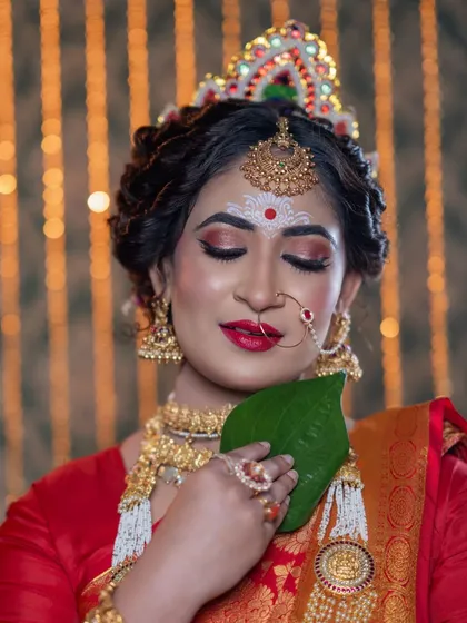 For my Bengali brides, I love creating this iconic look. It features bold, expressive eyes, a classic red lip, and the traditional Mukut and bindi design, all coming together to create a look of pure elegance and cultural pride.