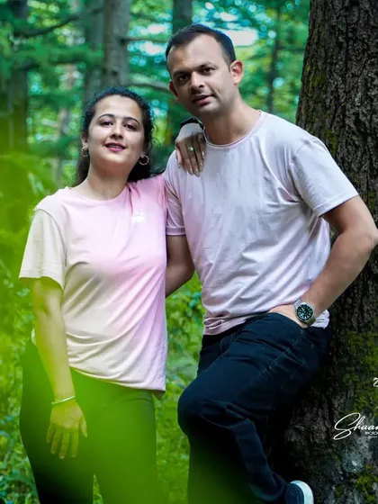 A casual and candid pre-wedding photo. These relaxed shots in a natural forest setting are perfect for capturing your genuine connection.