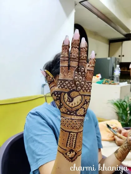 A beautiful single-hand peacock design. This is a great option for party guests who want a statement piece without full coverage. The detail in the peacock is just stunning.