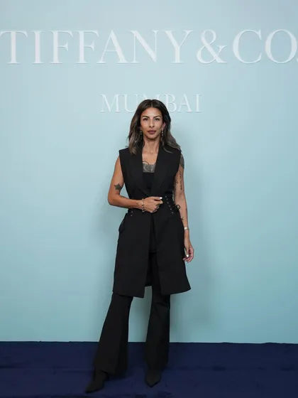 A full-length shot at the Tiffany & Co. launch. I love this sleek, all-black outfit.