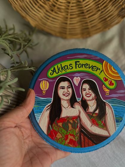 A sweet sisterhood portrait on a small plate, with the words 'Akkas Forever'. It's a perfect gift to celebrate that special bond.
