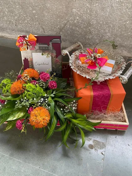We love elevating our gift hampers with exquisite floral arrangements. This vibrant creation combines fresh flowers with our decor pieces, turning a simple gift into a breathtaking experience.