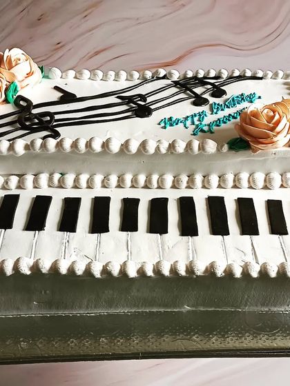 Pastrico - Custom Celebration Cakes Your Passion, My Canvas photo 36