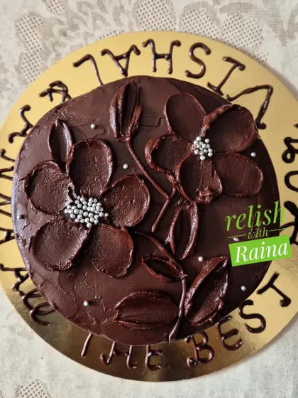 A custom Chocolate Truffle Cake I made for a special farewell. It's an eggless sponge frosted with pure VanHouten chocolate ganache, and I decorated it with this floral palette knife design.