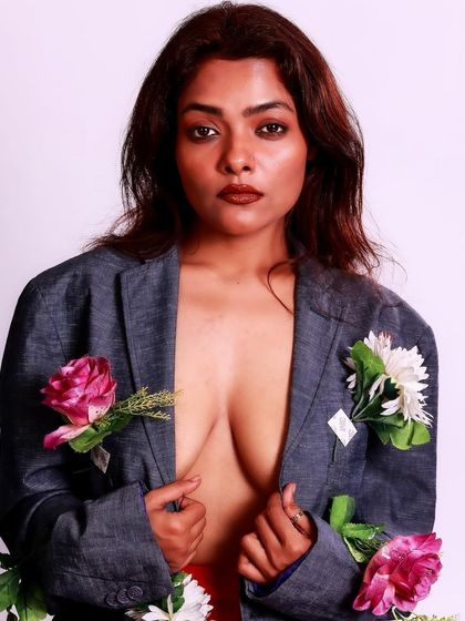 A direct and powerful close-up. This shot is about owning a unique and artistic concept with confidence and grace.