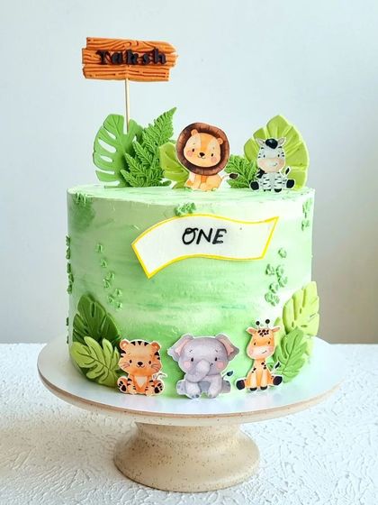 A simple safari-themed cake made with whipping cream. The animals and leaves are 2D edible prints, which is a great technique for beginners.