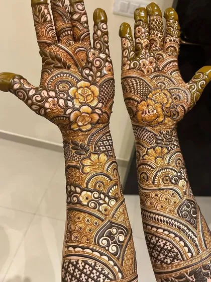 This design showcases the power of contrast, using bold figures and delicate shading to create depth. The two-tone effect is achieved with my special henna paste, resulting in a multi-dimensional look.