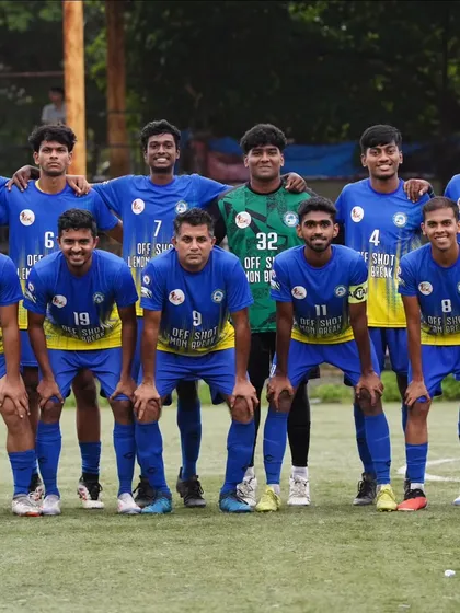 The starting eleven, united and focused before the quarter-final whistle.