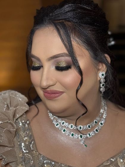 A detailed close-up of the eye makeup. The precision of the liner and the intensity of the glitter are perfect for a night of celebration.