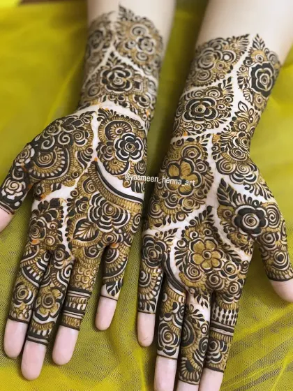 Another look at this popular back-of-hand floral design. The contrast between the dark henna and the skin is beautiful.