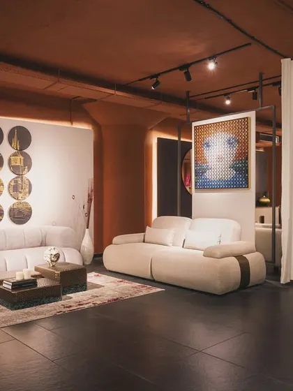 This is a glimpse of the Turquoise luxury furniture store, a 3000-square-foot space we designed with precision. The seamless, homogeneous flooring provides a versatile canvas, allowing each piece of furniture to be highlighted in its unique elegance.