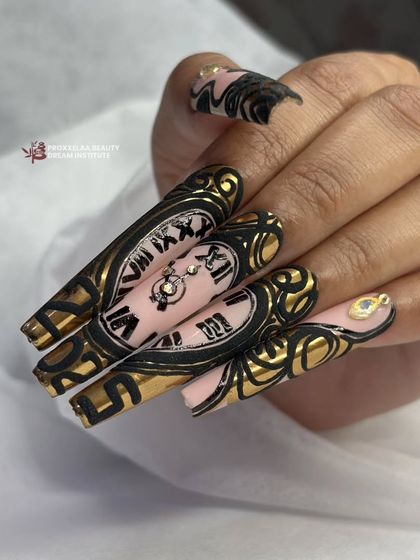 Express yourself with every color and design. This intricate black and gold set features a clock motif, showcasing incredible detail and artistry.