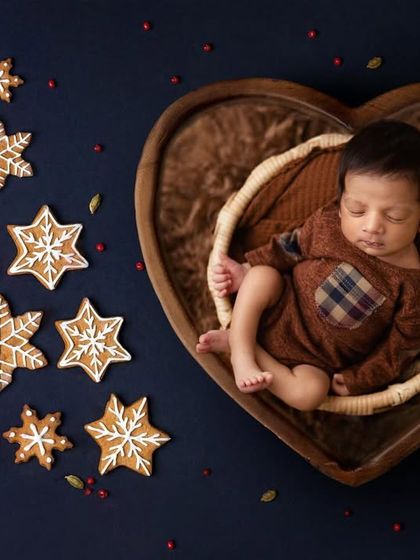 A cozy Christmas theme featuring gingerbread cookies and a heart-shaped basket. I love incorporating different textures and elements to match the holiday spirit.