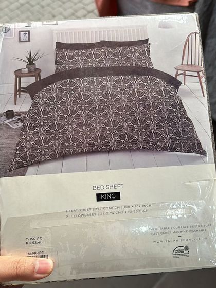 Another gorgeous King size design from Sapphire Home. This geometric pattern in earthy tones is both modern and timeless, made from that signature soft and cooling Amritsar cotton.