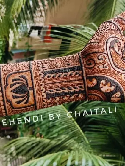 A semi bridal design with a mix of traditional Indian motifs. You can see the peacock on the palm and the architectural dome on the wrist, all drawn with neat, clean lines.