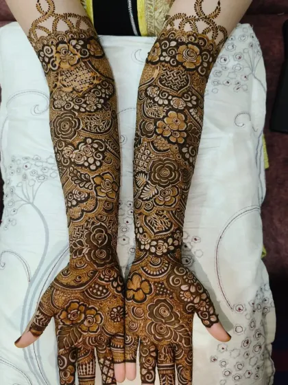 This full coverage bridal mehndi is a great example of how I blend different elements, from checkered patterns to blooming roses, into one cohesive design.