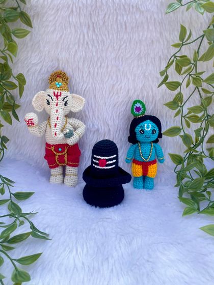 This video shows a beautiful set of divine dolls I made for a birthday gift: Lord Ganesh, a Shivalinga, and my bestseller, little Krishna. It fills my heart with joy to create something so full of blessings.