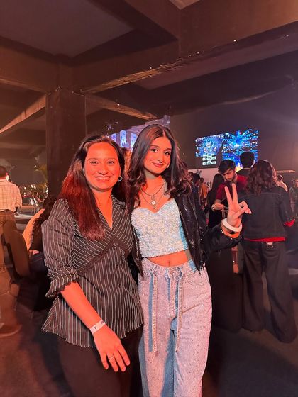 One more fun shot with Payal. The energy at these events is always amazing, and I love being there to make sure my clients look and feel their best.