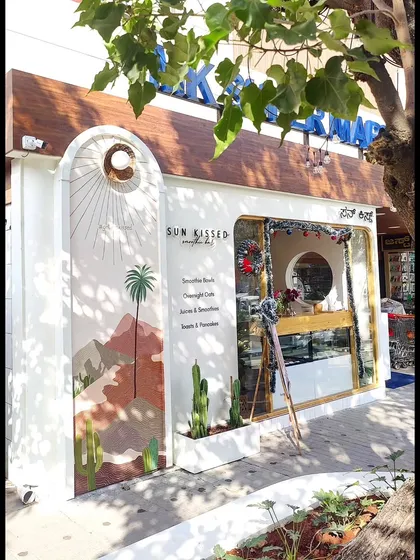 It's always fun to help a business tell its story. For this smoothie bar, I designed a sun-kissed desert mural that captures the brand's fresh and summery vibe right from the storefront.