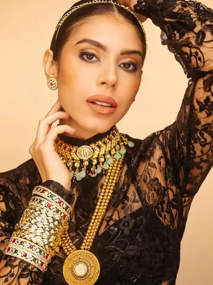 For this jewellery campaign, the goal was to make the pieces pop. I paired heavy, traditional gold jewellery with a modern black lace top to create a striking, high-contrast look that feels both classic and contemporary.