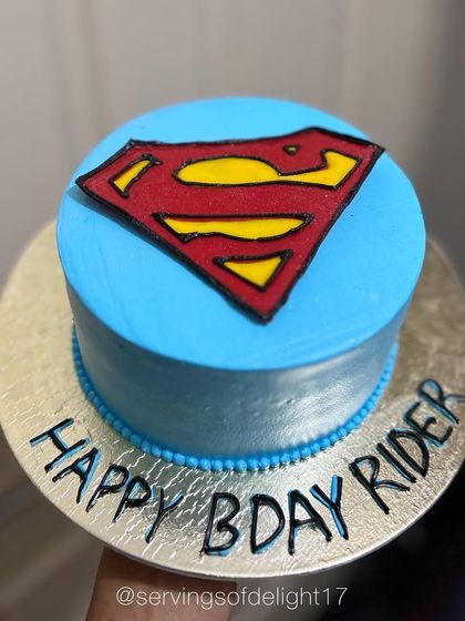 A powerful Superman logo cake for a little superhero's birthday. This is a non-fondant design, using buttercream to create the iconic symbol.