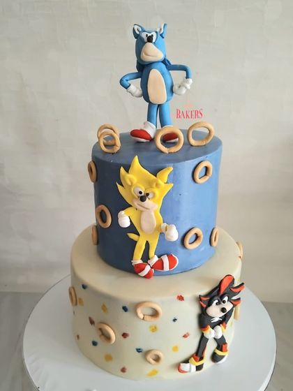 Shadow and Sonic are back! This epic two-tier cake was for Suveer’s 5th birthday. I’ve been baking for him since he was one, and it's a joy to see his interests change. This is a no-fondant cake with just a few fondant accents.