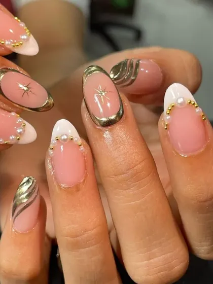 This is the kind of detailed, high-end work you can learn to create. This set features a delicate balance of chrome outlines, pearl accents, and star details on a clean base.