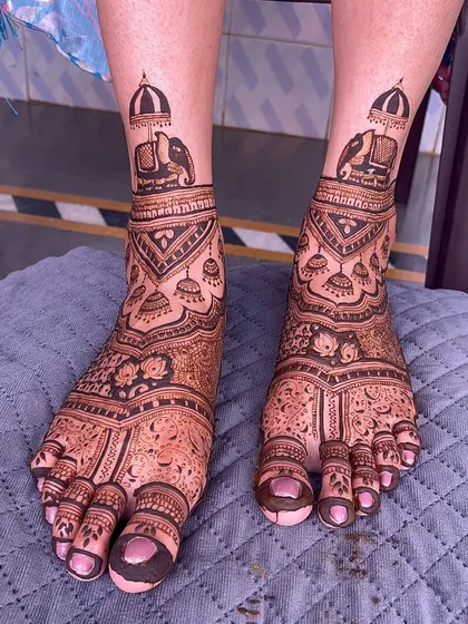 A clearer, brighter shot of the same elephant and jhumka feet design. The details are crisp and the pattern is perfectly symmetrical.