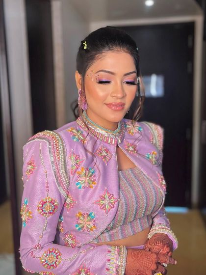 Vibrant Mehendi & Haldi Looks photo 18