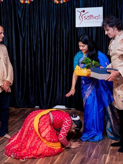 A moment of reverence, seeking blessings from my gurus during the inauguration of the Sāttvatī School of Dance, embracing the guru-shishya parampara.
