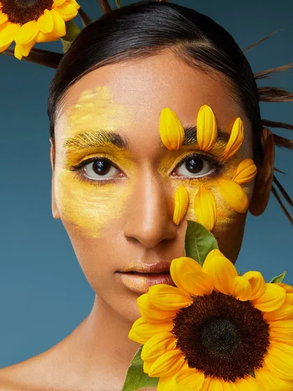 A unique, artistic look inspired by sunflowers, with yellow paint and real petals creating a stunning visual effect.