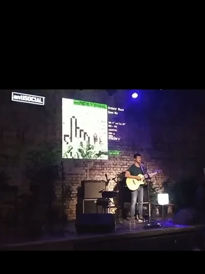 A wider shot of the stage at Antisocial. Performing here was a great experience, thanks to HivePad for organizing it.