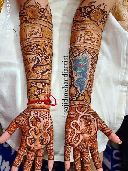 This vibrant design incorporates a pop of color in the peacock feather. The main artwork depicts a Sindoor ceremony scene on the palms, a pivotal moment in a Hindu wedding.