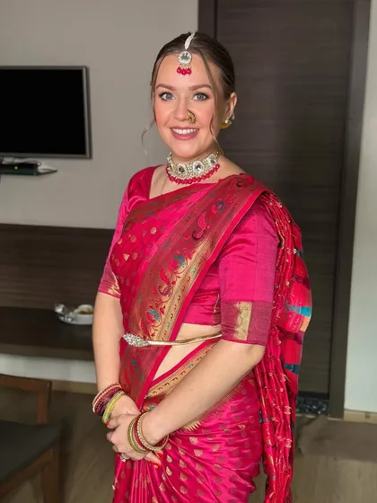 Gave my foreign bride an Indo-Western fusion makeover. For her reception, we blended soft glam with an Indian touch, creating a modern, natural, and dreamy look.
