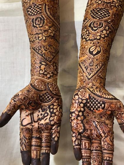 A clear shot of the full design on both hands.