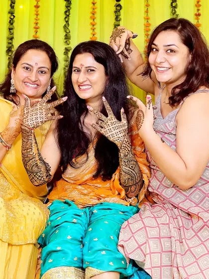 The bride celebrating her Mehndi ceremony with her friends. These group photos are all about capturing the joy and support of your loved ones.